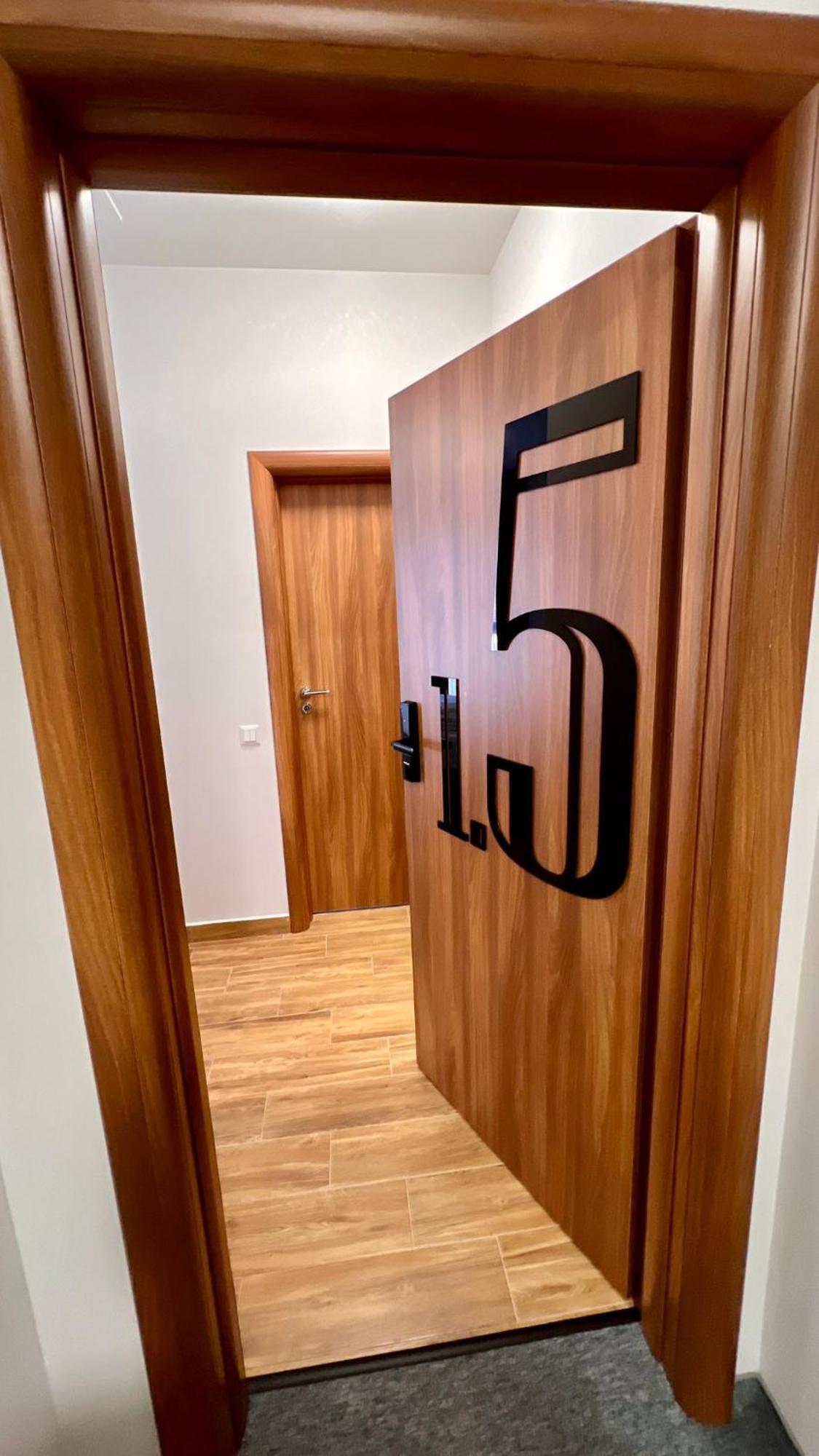 Hotel Fantazia Oradea - Self Check In & Out 외부 사진