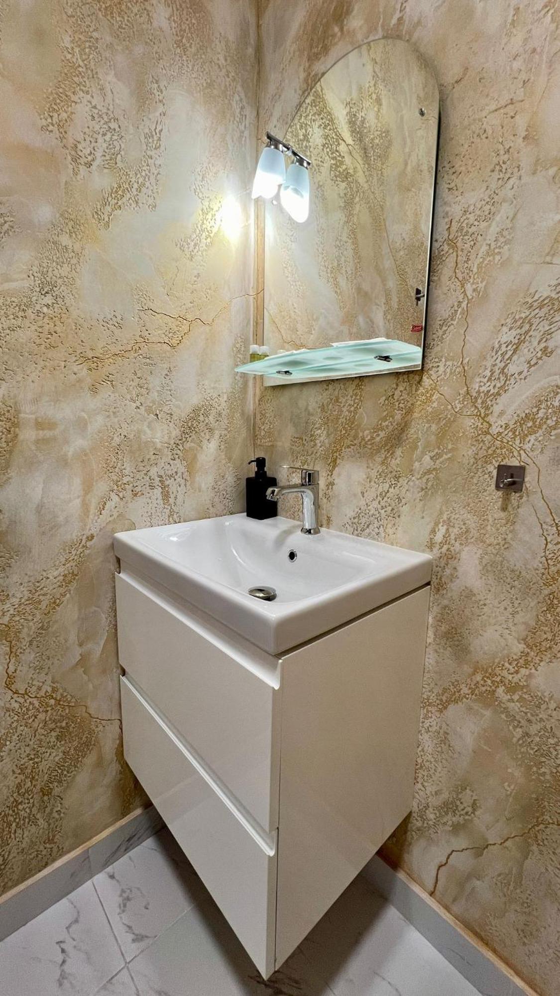 Hotel Fantazia Oradea - Self Check In & Out 외부 사진